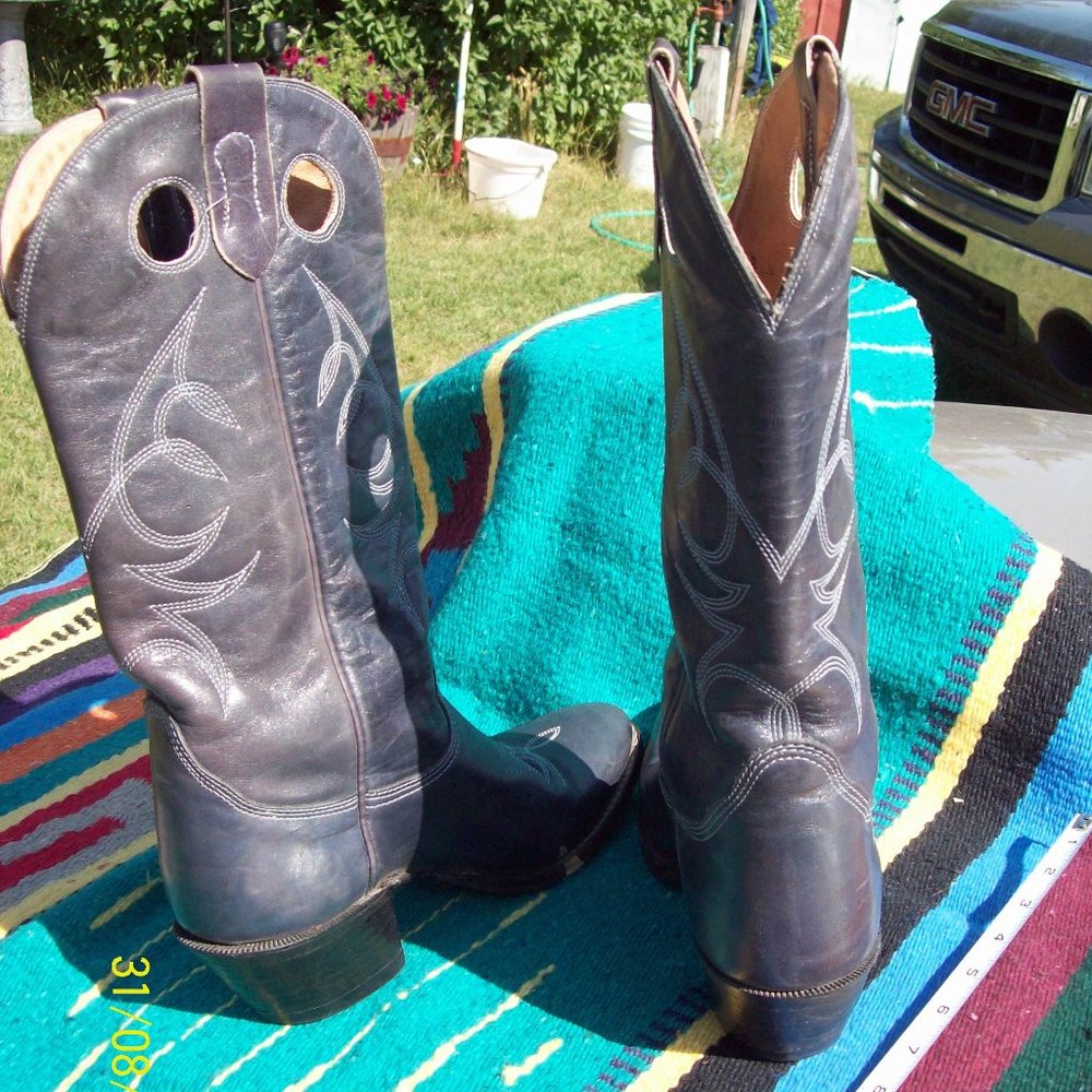 Alberta Boots Size  8  Genuine
